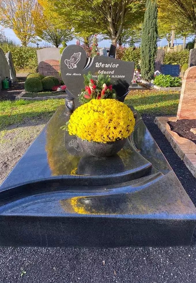 Grabstein Design von der Firma Frank Natursteine