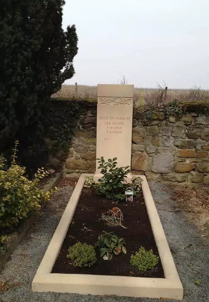 Grabstein Design von der Firma Frank Natursteine