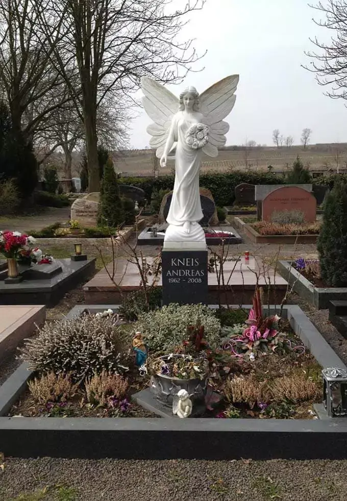 Grabstein Design von der Firma Frank Natursteine