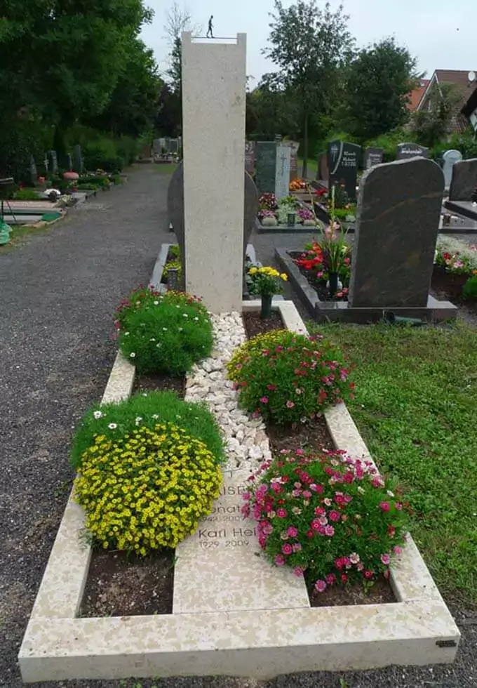 Grabstein Design von der Firma Frank Natursteine