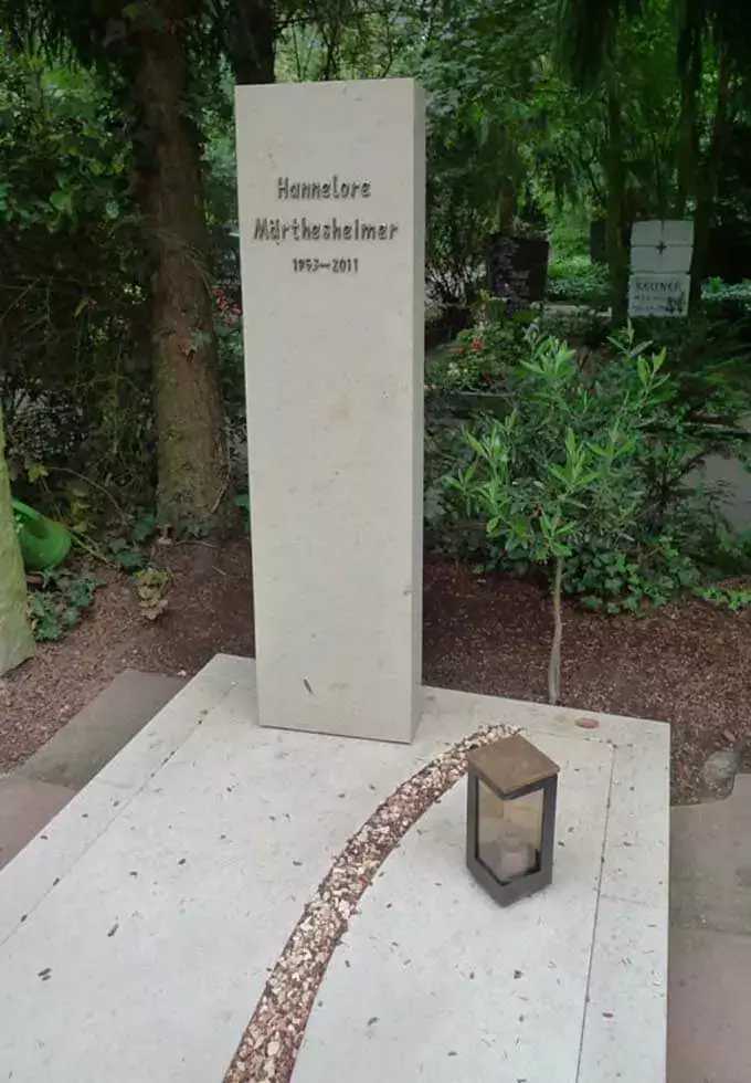 Grabstein Design von der Firma Frank Natursteine