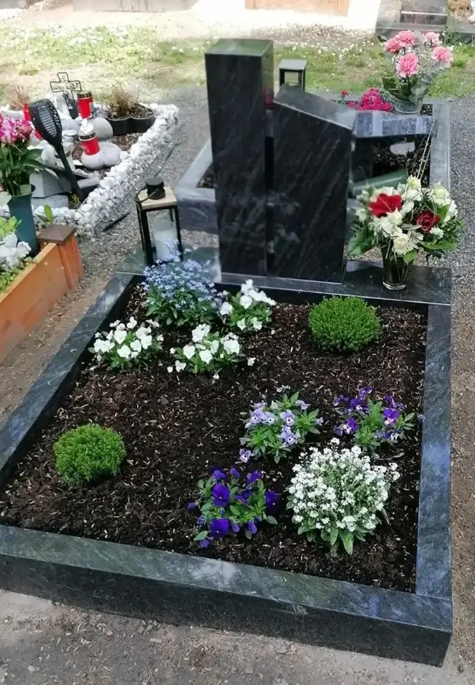 Grabstein Design von der Firma Frank Natursteine